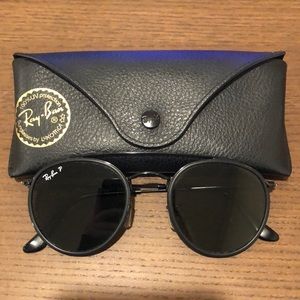 Black Ray-Bans